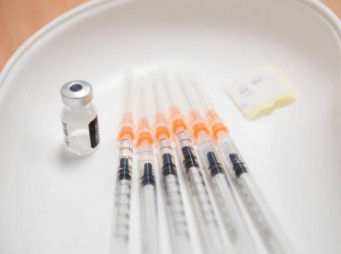 Az EMA az ismétlőoltást javasolja az újabb vírusvariánssal szemben