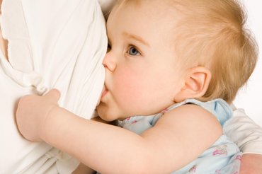 Durván bántak egy nyilvános helyen szoptató anyával